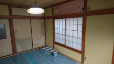 エアコンの取り付け等強度が必要な箇所には、下地用の板を取り付けていきます。