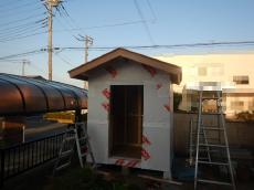 小屋組み完了。外部には透湿防水シートを張っています。